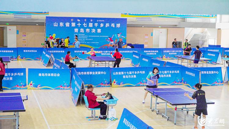 颁发奖杯与 颁发奖杯与