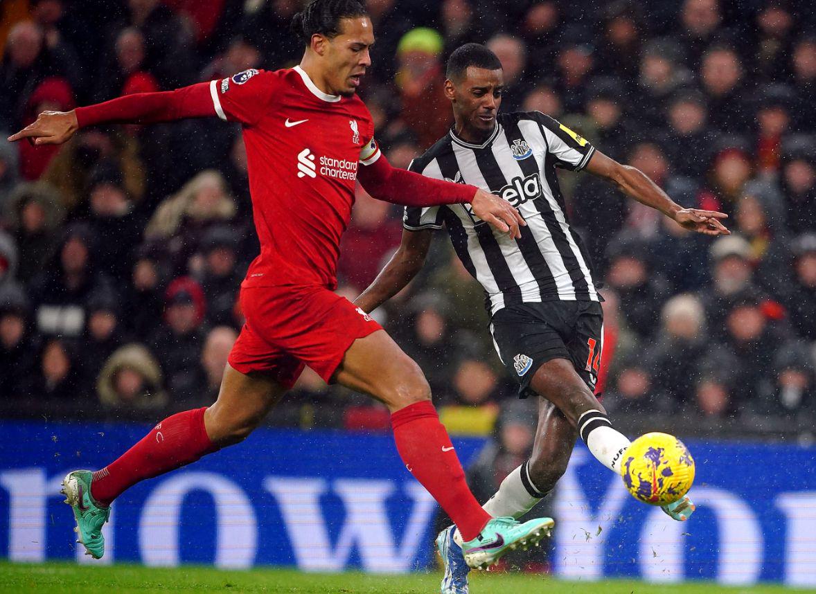 我留下来, 纽卡面临着