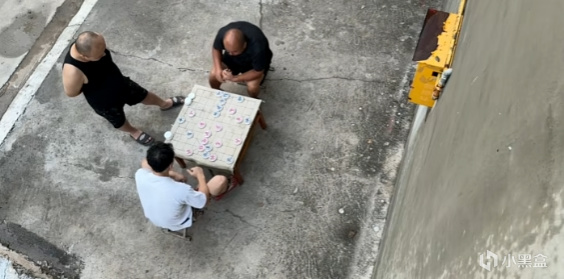 出那一招致, 他坐在雨中 出那一招致, 他坐在雨中